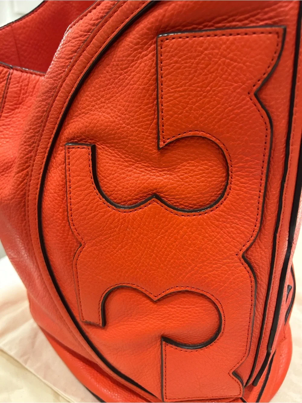 Tory Burch All T Poppy Leather Shoulder Hobo with Embossed Logo - Picture 5 of 12